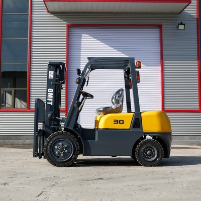 3t 3000kg Forklift Trucks with 1070mm Fork Japanese Isuzu C240 Engine and Diesel Fuel