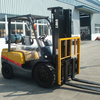 Tcm 4wheels LPG Gasoline Petrol Forklift at 3t/2t/2.5t/3.5t with Cabin and Ce Certificate