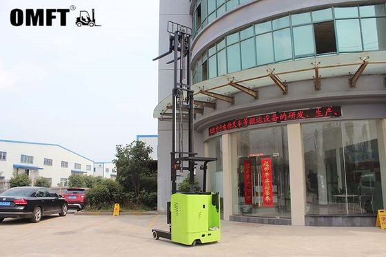 Battery Operated 2.0 Ton Stand Reach Forklift with Min. Turning Radius of 1597mm