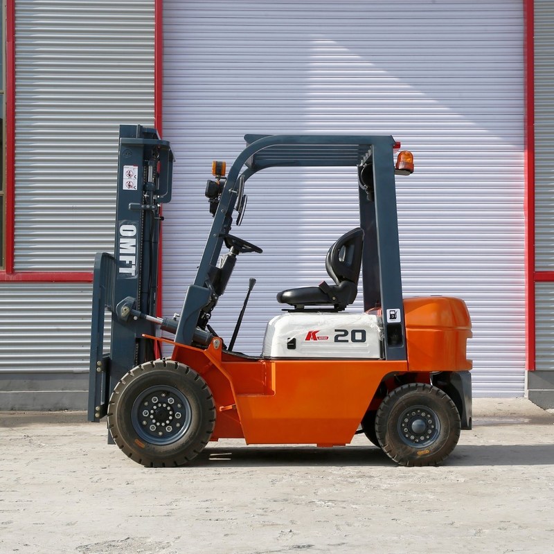2t Diesel Forklift Truck with Ce Approved Cpcd20 Fd20 and Steel Rubber Fork